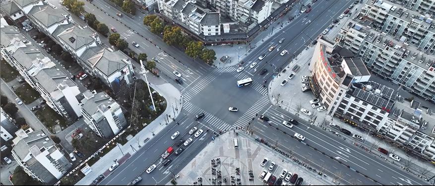 連紅綠燈都會(huì)隨“車(chē)”應(yīng)變   南潯交警攜手海康威視打造智慧交通
